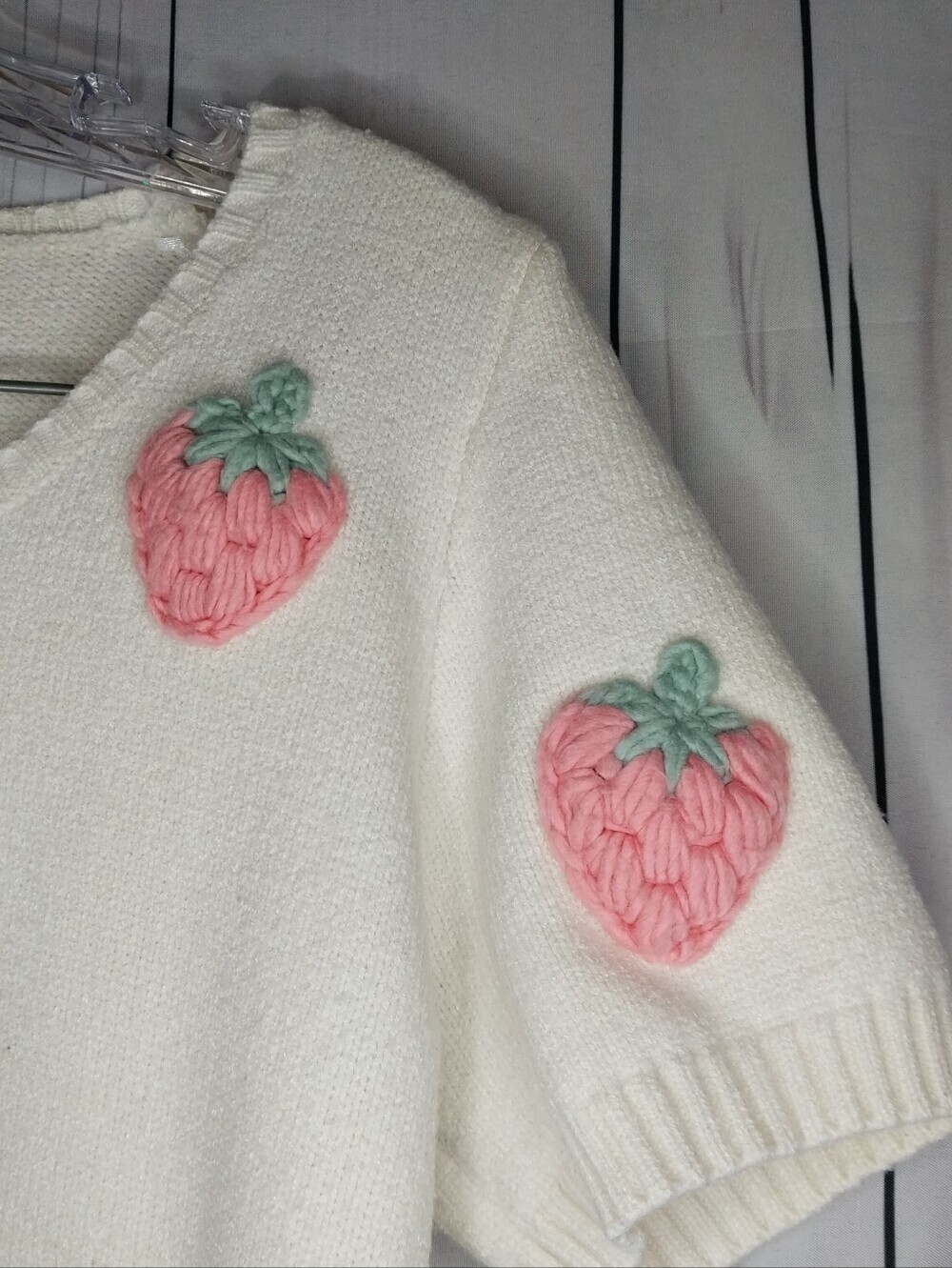 Luna Ivy Knitted Coquette Crop Top With 3D Textured Strawberry Appliques - Picture 2 of 6